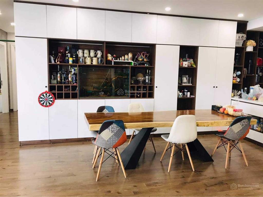 Chính chủ bán căn hộ diện tích 135m2 tại new skyline văn quán, hà đông.  0983 023 ***