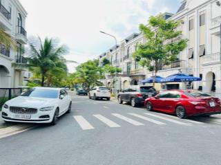 Nhà xây mới 3 tầng đường hùng vương, ql1a đối diện siêu thị aeon mall. giá tt 1,3tỷ, sổ hồng riêng