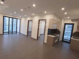 Chính chủ bán căn 3pn dt 80m2 tầng 23 toà tonkin 1 giá tốt sẵn sổ.  0967 372 *** xem nhà