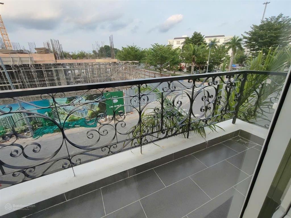 Cho thuê nhà tm dv phú mỹ 1 trệt 2 lầu, diện tích 108m2 mặt tiền 6m