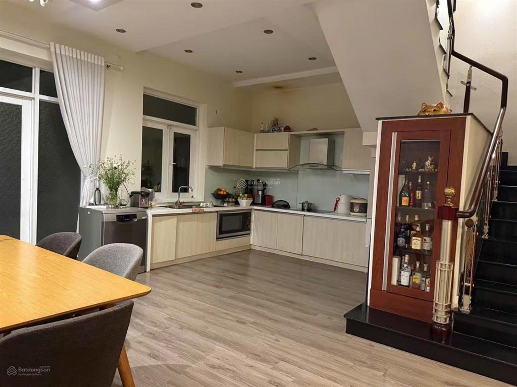 Cần bán biệt thự khu vip biệt thự phường tây thạnh, dt 7mx18m, xd 2 lầu, sân thượng, nhà ở liền