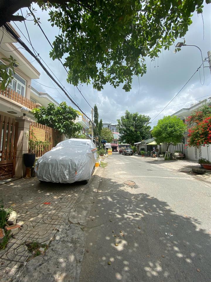 Cần bán biệt thự khu vip biệt thự phường tây thạnh, dt 7mx18m, xd 2 lầu, sân thượng, nhà ở liền