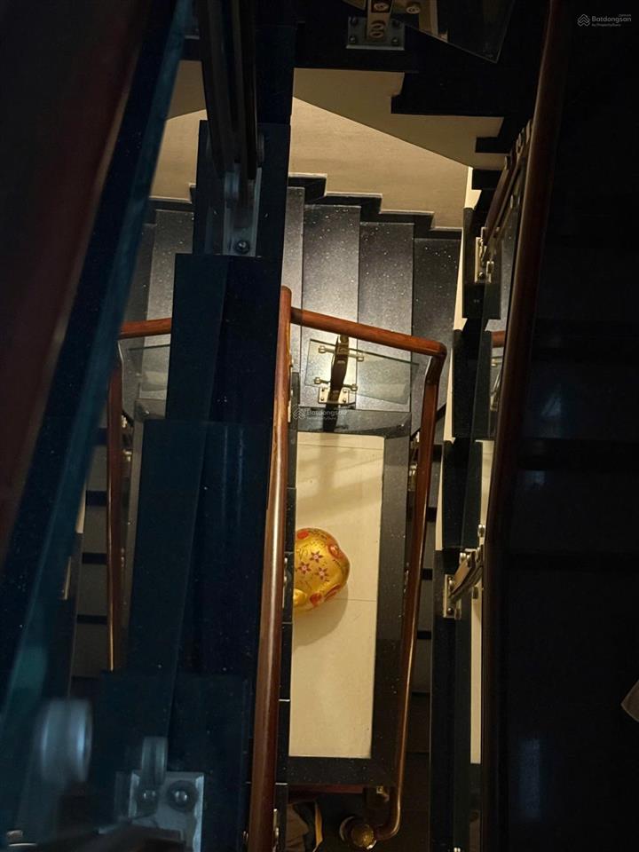 Cần bán biệt thự khu vip biệt thự phường tây thạnh, dt 7mx18m, xd 2 lầu, sân thượng, nhà ở liền