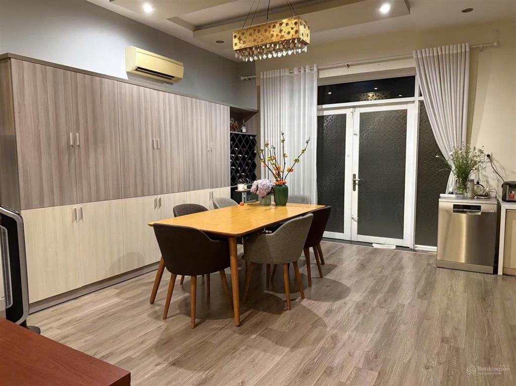 Cần bán biệt thự khu vip biệt thự phường tây thạnh, dt 7mx18m, xd 2 lầu, sân thượng, nhà ở liền