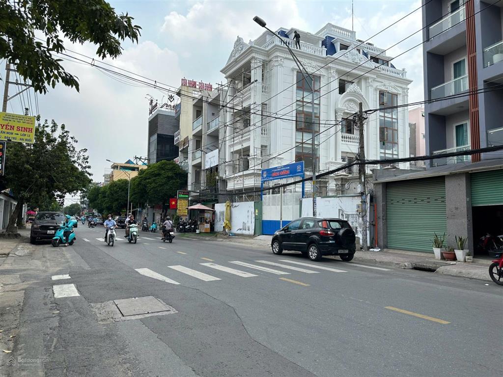 Bán nhà 2 mặt tiền dương đức hiền, dt 8mx30m, nở hậu 15m, gồm 3 lầu, đang cho thuê giá cao