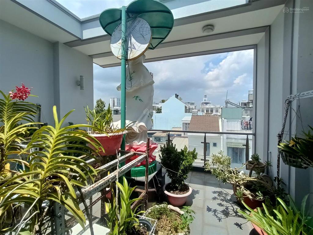 Mặt tiền kinh doanh gần ngã tư bốn xã, 5x19m, 1 trệt 1 lửng 3 lầu đúc, nội thất cao cấp