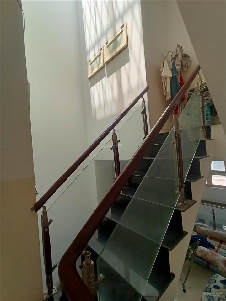 Mặt tiền kinh doanh gần ngã tư bốn xã, 5x19m, 1 trệt 1 lửng 3 lầu đúc, nội thất cao cấp.