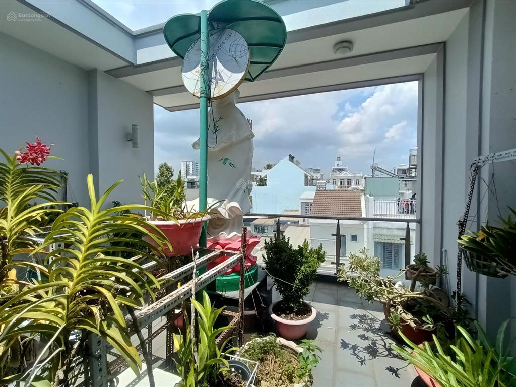 Mặt tiền kinh doanh gần ngã tư bốn xã, 5x19m, 1 trệt 1 lửng 3 lầu đúc, nội thất cao cấp.
