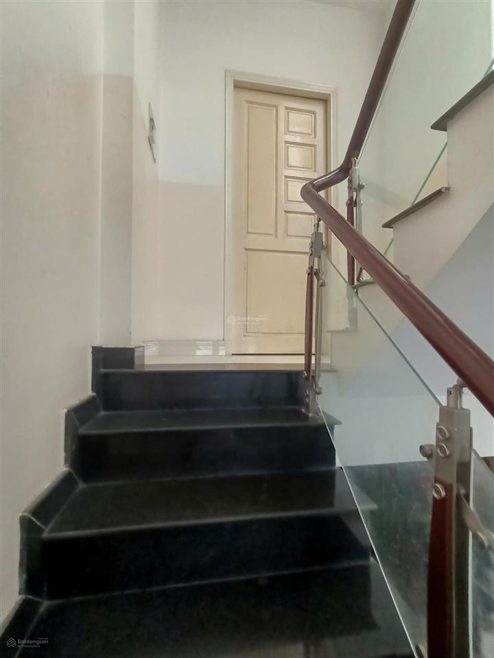 Mặt tiền kinh doanh gần ngã tư bốn xã, 5x19m, 1 trệt 1 lửng 3 lầu đúc, nội thất cao cấp.