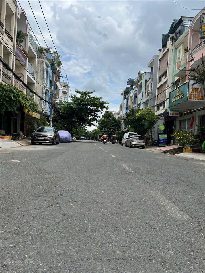 Mặt tiền kinh doanh gần ngã tư bốn xã, 5x19m, 1 trệt 1 lửng 3 lầu đúc, nội thất cao cấp.