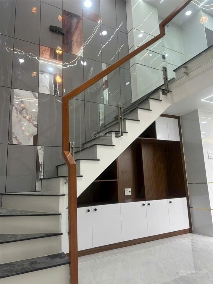 Nhà hẻm một sẹc 5m gần đường lê văn quới, 4x11m, 1 trệt 3 lầu đúc sân thượng