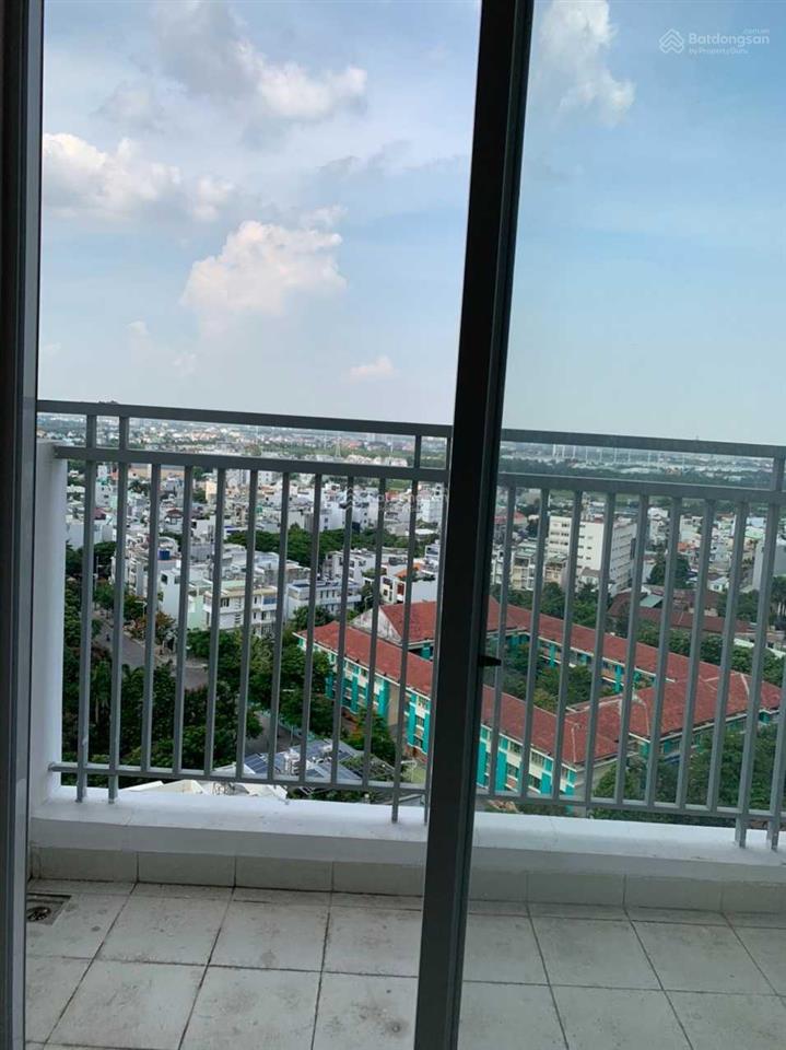 Chủ đầu tư bán vài căn đẹp suất noxh giá 2.3 tỷ 55m2 tại blue sky tower.  0909 456 ***