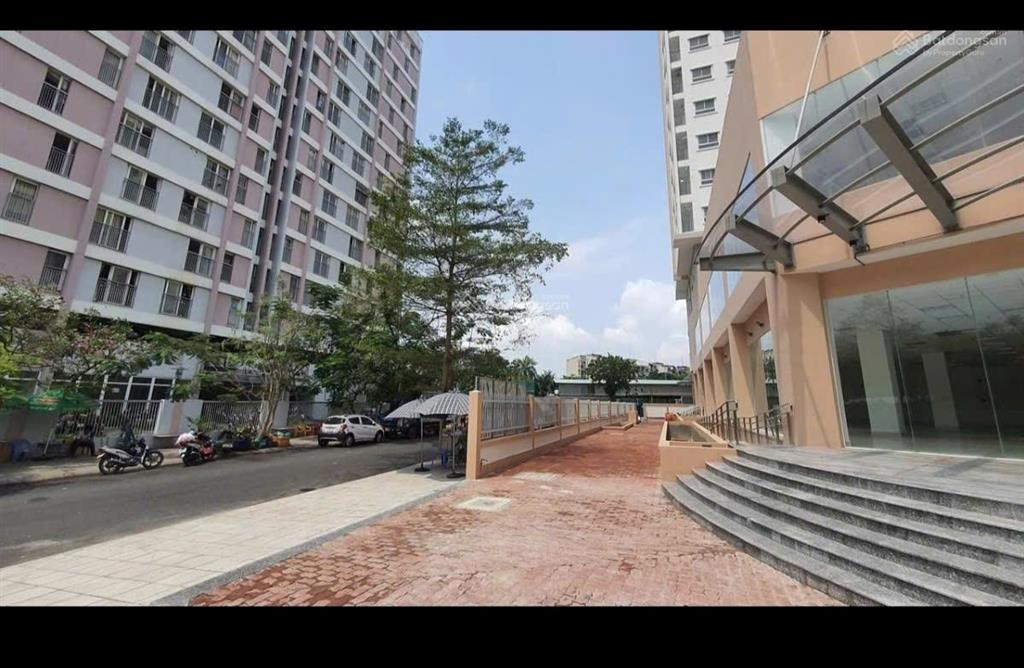 Chủ đầu tư bán vài căn đẹp suất noxh giá 2.3 tỷ 55m2 tại blue sky tower.  0909 456 ***