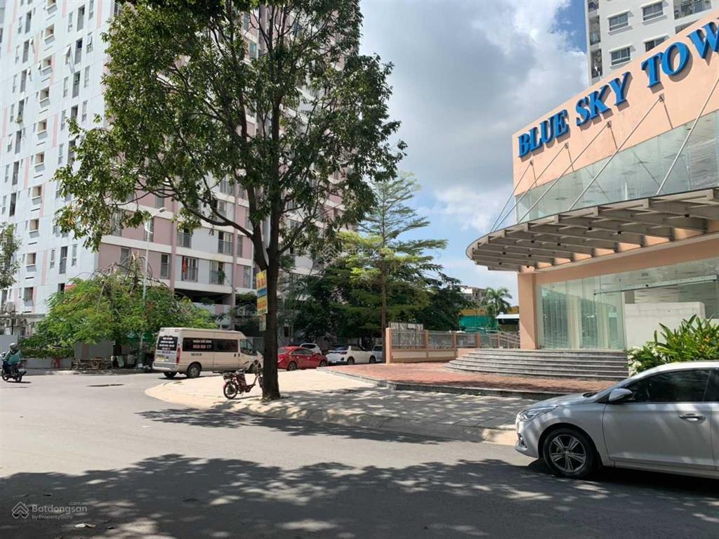 Chủ đầu tư bán vài căn đẹp suất noxh giá 2.3 tỷ 55m2 tại blue sky tower.  0909 456 ***