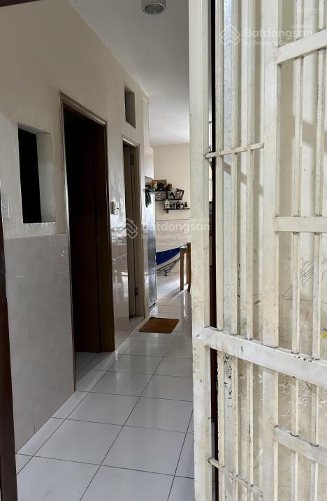 Bán gấp căn hộ 2pn, dt 59m2, nhà trống dọn vào ngay, pháp lý sở hữu vĩnh viễn,  0909 456 ***