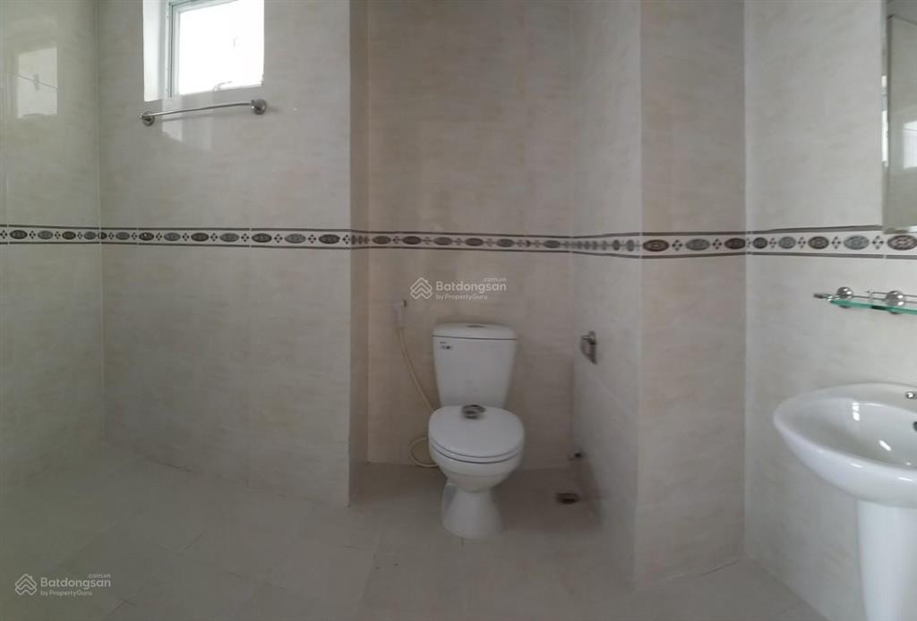 Bán căn đẹp tại blue sky tower, giá 2.550tỷ, 57m2, 2pn,ban công. l/h 0909 456 ***