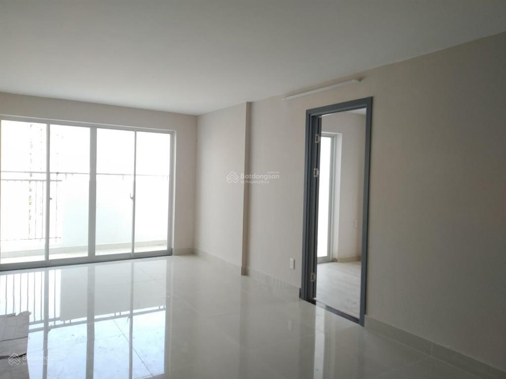 Bán căn đẹp tại blue sky tower, giá 2.550tỷ, 57m2, 2pn,ban công. l/h 0909 456 ***