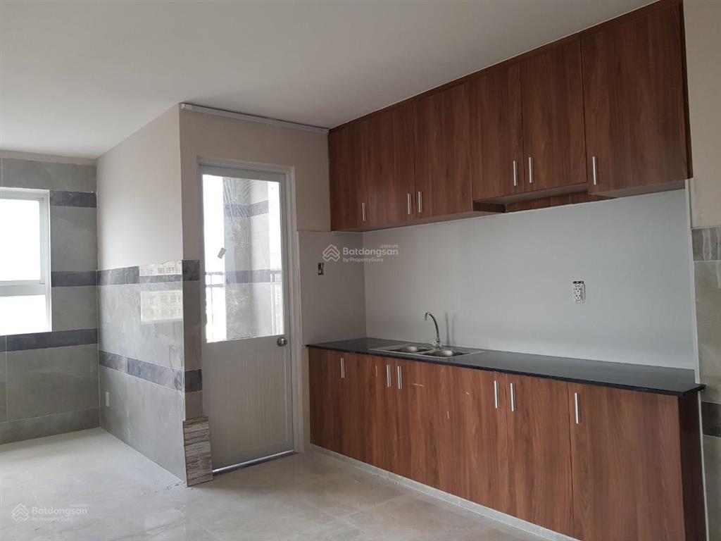 Bán căn đẹp tại blue sky tower, giá 2.550tỷ, 57m2, 2pn,ban công. l/h 0909 456 ***