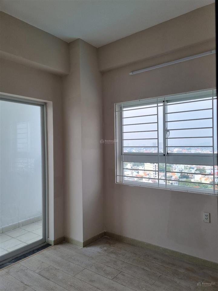 Bán căn blue sky tower, giá 3.050 tỷ có 2pn, 2wc, view cực đẹp.  0909 456 ***