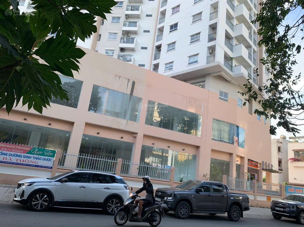 Suất thanh lý căn thương mại dạng mua bán tại blue sky tower, 2,7 tỷ, vào ở ngay.  0909 456 ***