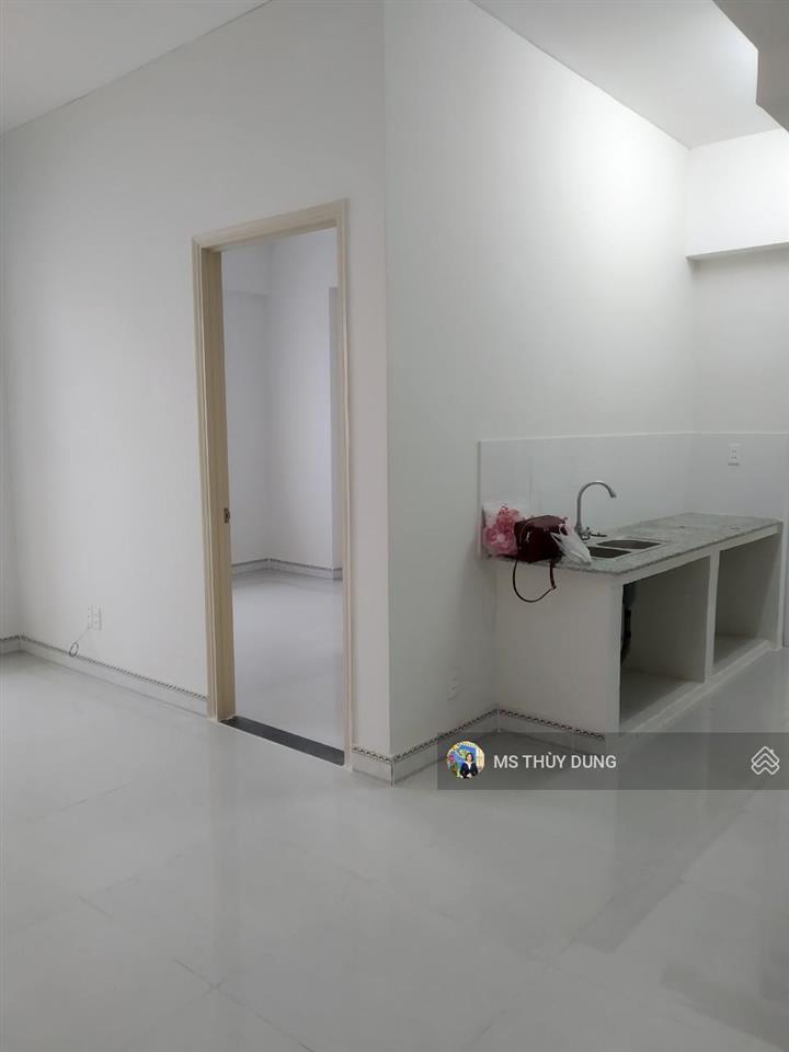 Căn góc 50m2 thoáng mát có 2pn tại hqc plaza giá 950 triệu  2pn  2wc. đt 0909 456 ***