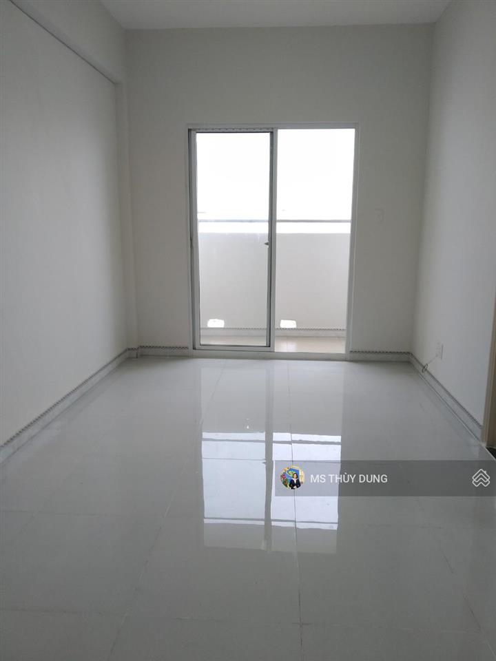 Căn góc 50m2 thoáng mát có 2pn tại hqc plaza giá 950 triệu  2pn  2wc. đt 0909 456 ***