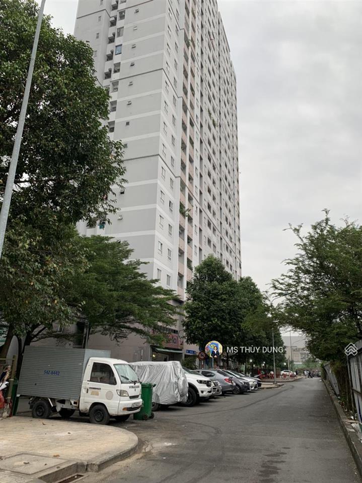 Căn góc 50m2 thoáng mát có 2pn tại hqc plaza giá 950 triệu  2pn  2wc. đt 0909 456 ***