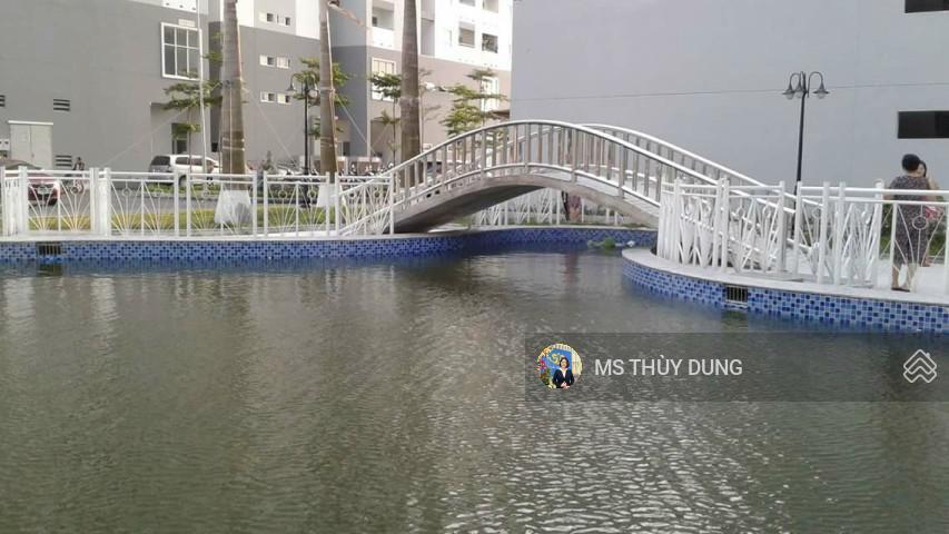 Căn góc 50m2 thoáng mát có 2pn tại hqc plaza giá 950 triệu  2pn  2wc. đt 0909 456 ***