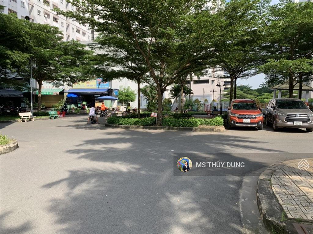 Căn góc 50m2 thoáng mát có 2pn tại hqc plaza giá 950 triệu  2pn  2wc. đt 0909 456 ***