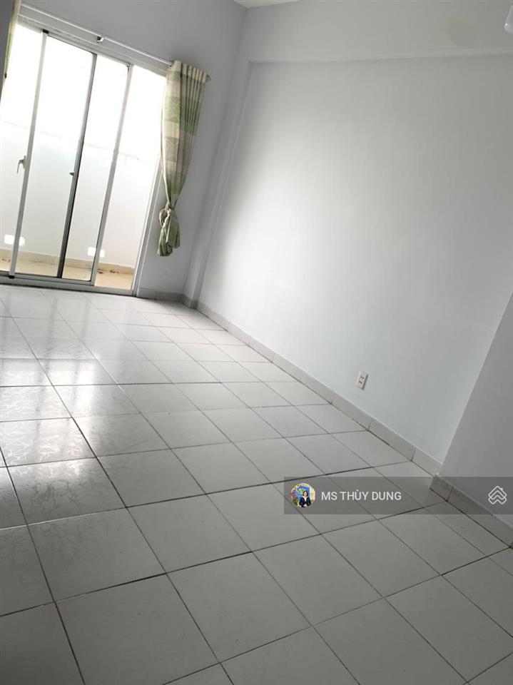 Căn góc 50m2 thoáng mát có 2pn tại hqc plaza giá 950 triệu  2pn  2wc. đt 0909 456 ***