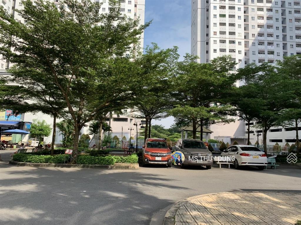 Căn góc 50m2 thoáng mát có 2pn tại hqc plaza giá 950 triệu  2pn  2wc. đt 0909 456 ***