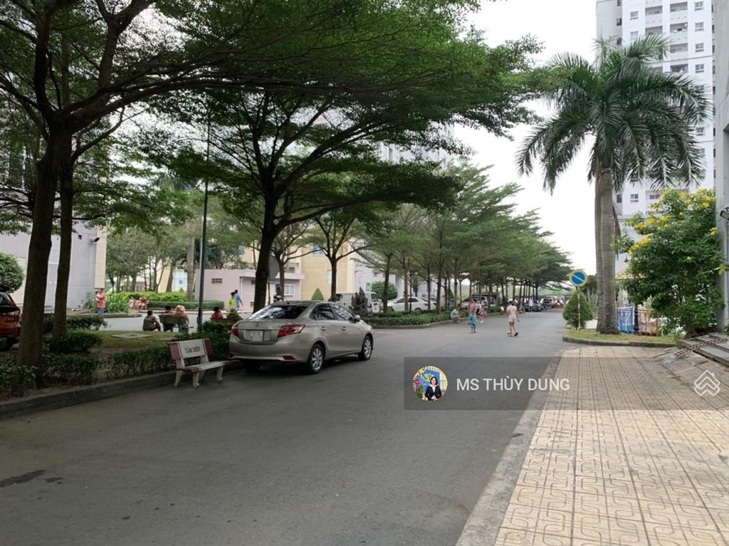 Căn góc 50m2 thoáng mát có 2pn tại hqc plaza giá 950 triệu  2pn  2wc. đt 0909 456 ***