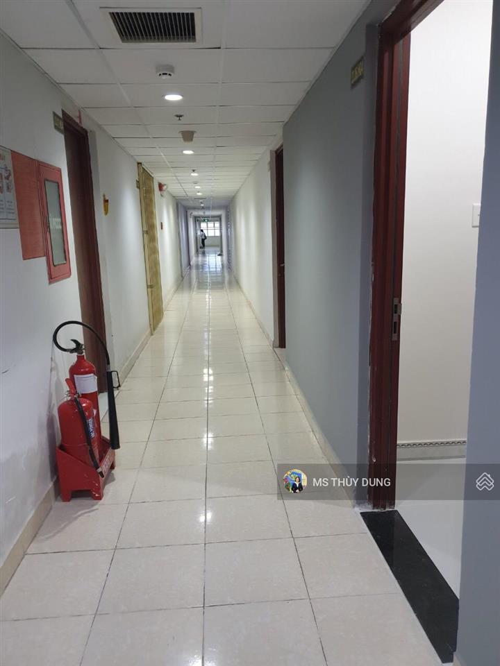 Căn góc 50m2 thoáng mát có 2pn tại hqc plaza giá 950 triệu  2pn  2wc. đt 0909 456 ***