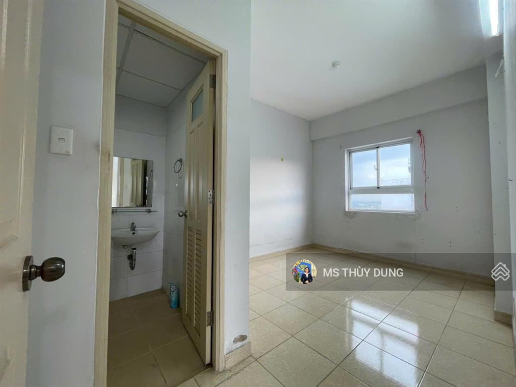 Bán căn 55m2 hqc plaza giá 1.1 tỷ, 2pn  2wc, nhà trống nhận nhà ở ngay.  0909 456 ***