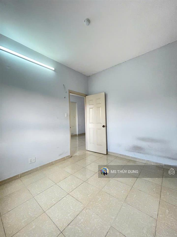Bán căn 55m2 hqc plaza giá 1.1 tỷ, 2pn  2wc, nhà trống nhận nhà ở ngay.  0909 456 ***