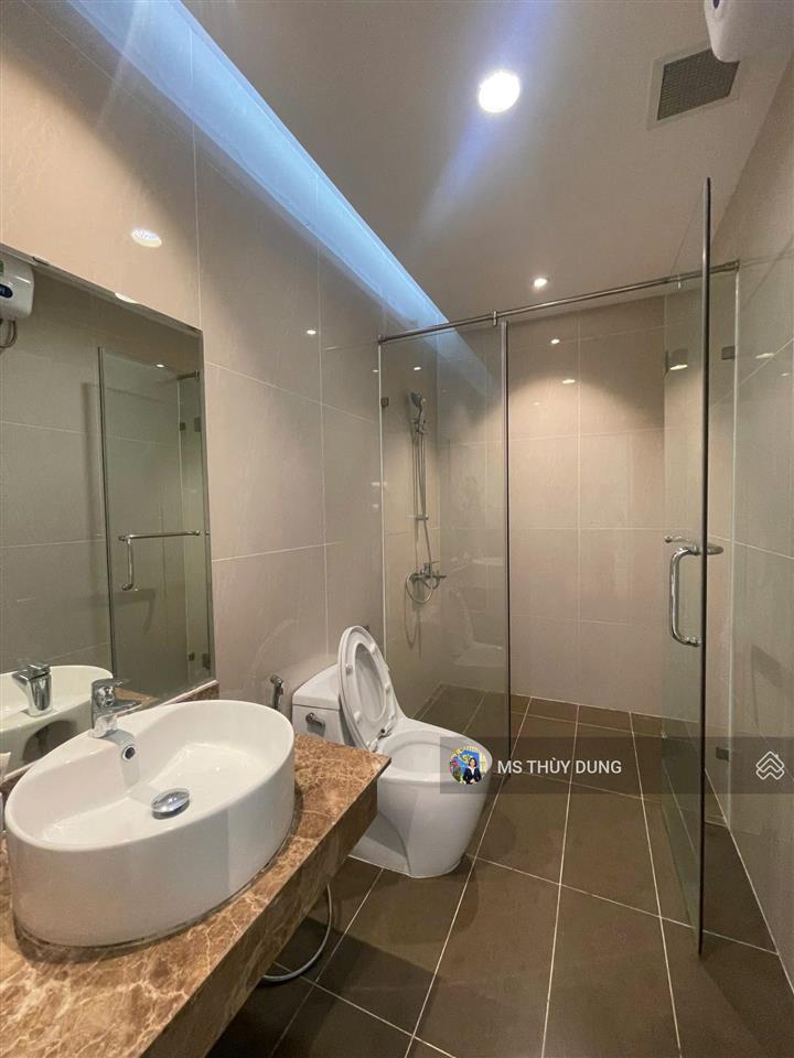 Chính chủ gửi bán căn 35m2 tại golden king, giá 2.2tỷ. chuẩn bị làm sổ hồng
