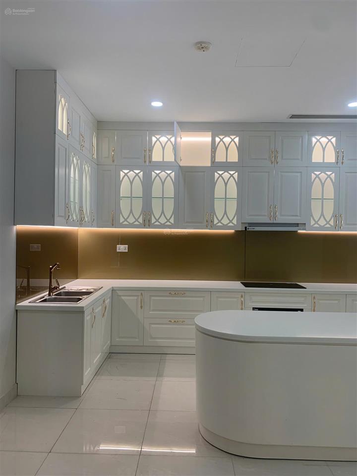 Bán căn officetel tầng 15 hướng đb, giá 2,3 tỷ 33m2. đang sẵn hđ thuê 12tr/tháng.  0909 456 ***