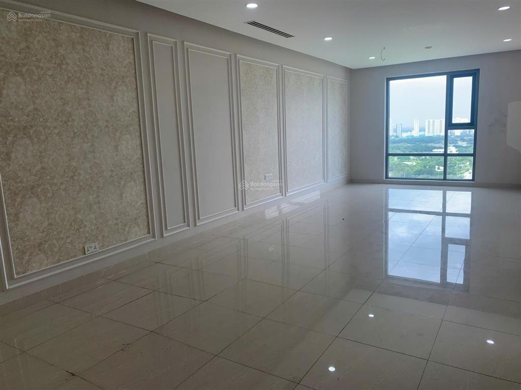 Bán căn officetel tầng 15 hướng đb, giá 2,3 tỷ 33m2. đang sẵn hđ thuê 12tr/tháng.  0909 456 ***