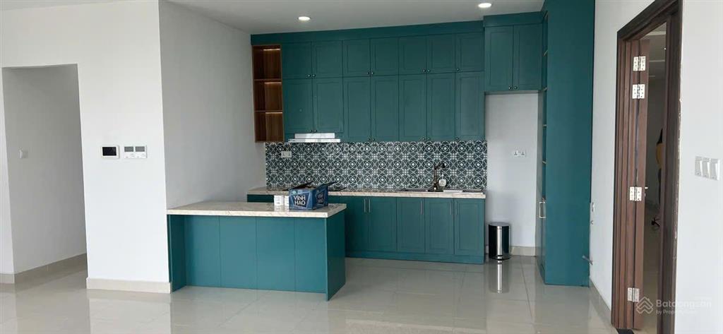 Bán căn officetel tầng 15 hướng đb, giá 2,3 tỷ 33m2. đang sẵn hđ thuê 12tr/tháng.  0909 456 ***