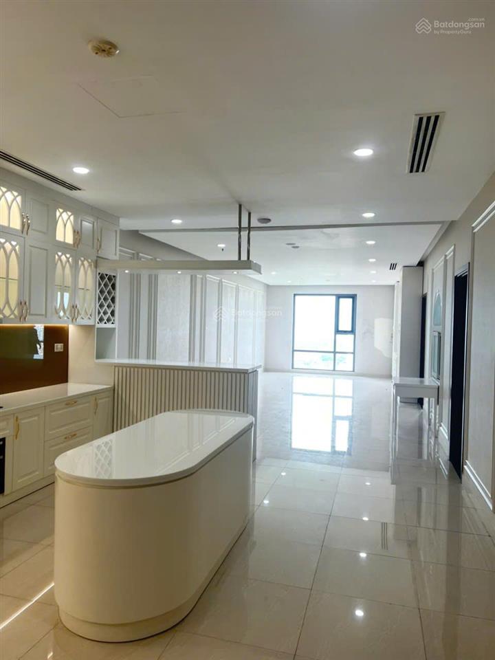 Bán căn officetel tầng 15 hướng đb, giá 2,3 tỷ 33m2. đang sẵn hđ thuê 12tr/tháng.  0909 456 ***
