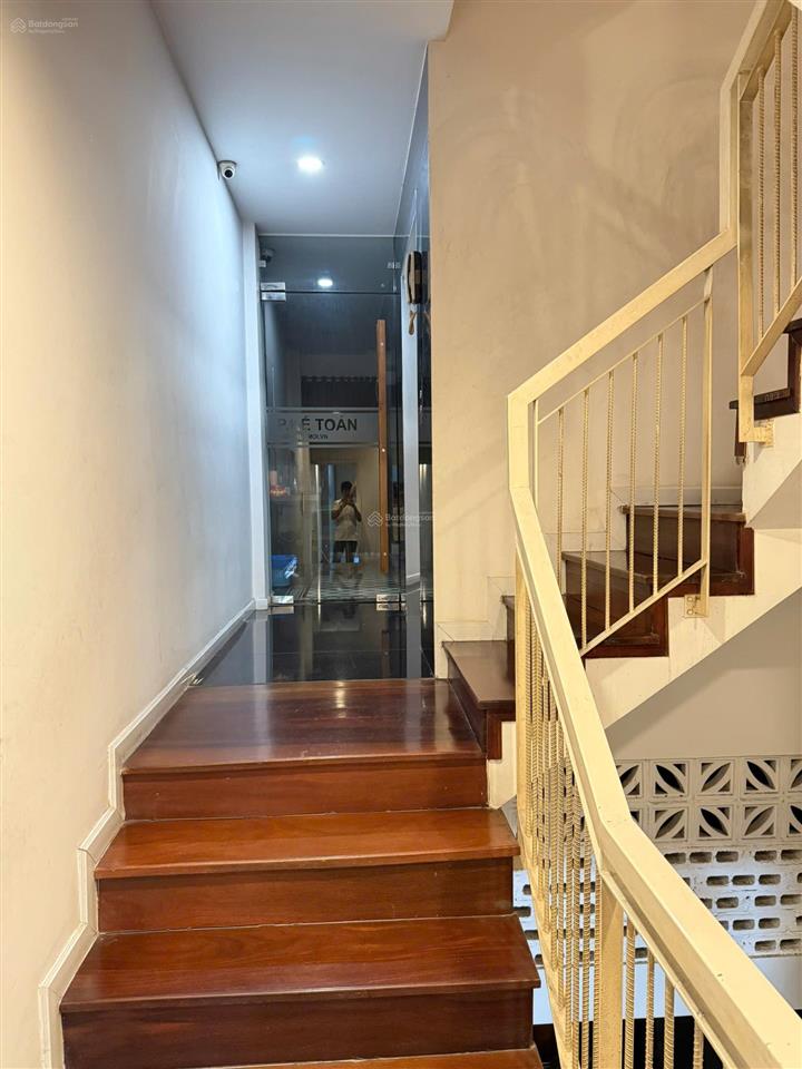 Bán gấp nhà đẹp 136 nguyễn hữu tiến, giá 10,5 tỷ