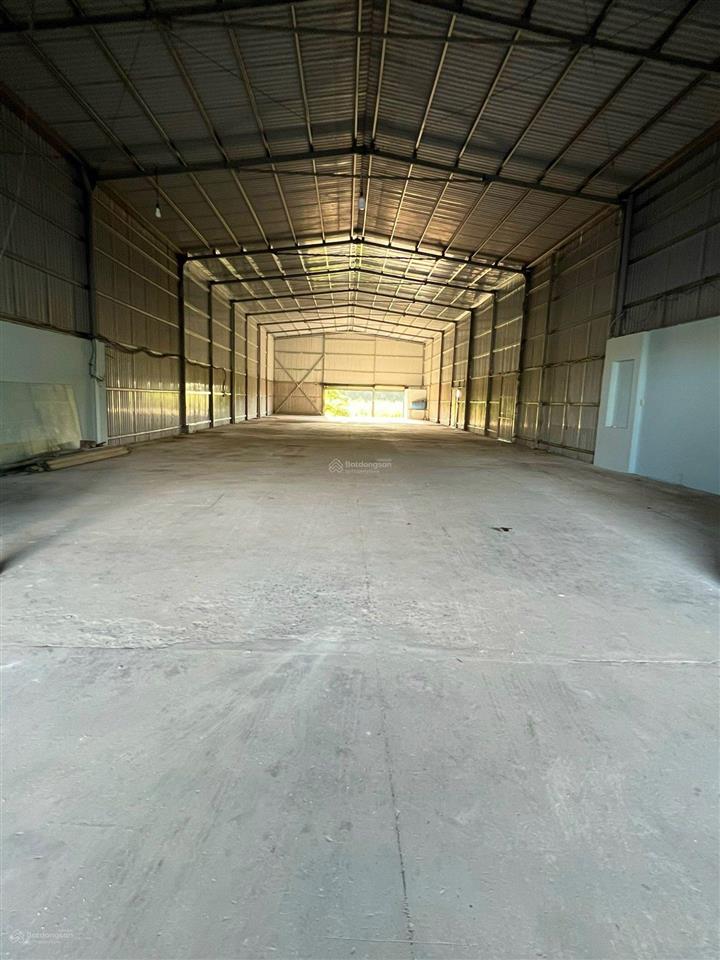Bán nhà xưởng lô 2 thích thiện hoà, bình chánh. tổng dt 745.7m2, ngang 13.6m, sẵn 436m2 thổ cư, shr