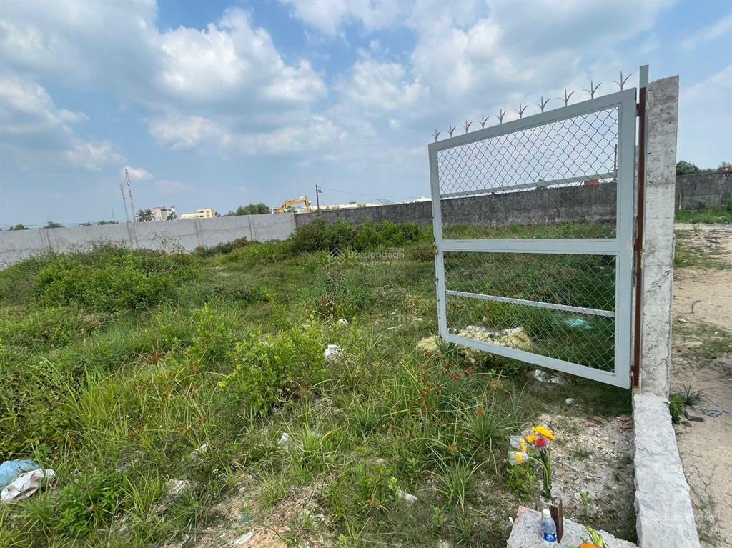 Bán đất dt 1000m2, ngang 32m, xây sẵn tường rào cổng ngõ, đường oto tới tận đất, giá rẻ