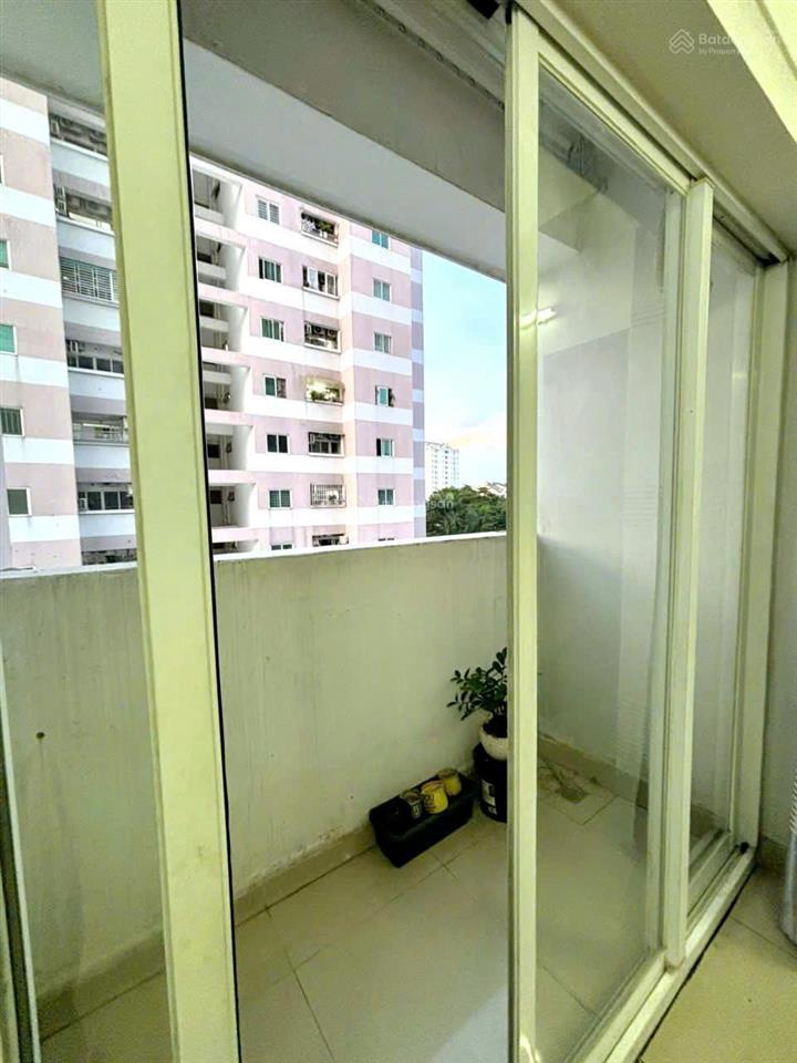Bán căn hộ có sổ hồng sẵn, ngay sát chợ bà hom, kcn tân tạo, pouyen  81m2(3pn, 2wc) nhà như hình