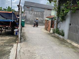 Cần bán nhà sổ hồng riêng tại thị trấn tân túc. nhà ngay hai mặt tiền đường trước và sau