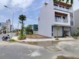 Có 100 nền đã ra sổ hồng riêng từng nền. giá 15 triệu/m2. 0906 978 ***