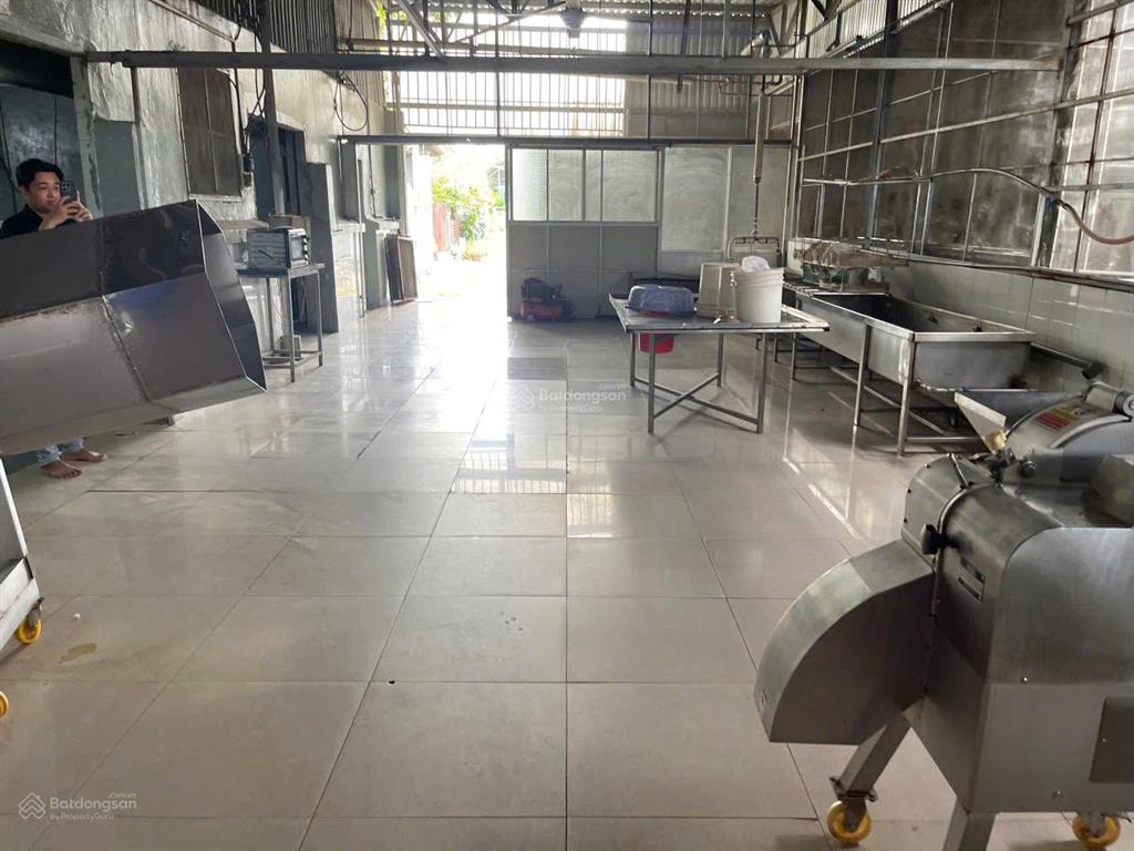 Kẹt tiền giảm giá sập sàn nhà xưởng ở xã tân thạnh đông, củ chi. trên đất có nhà cấp 4, full xưởng