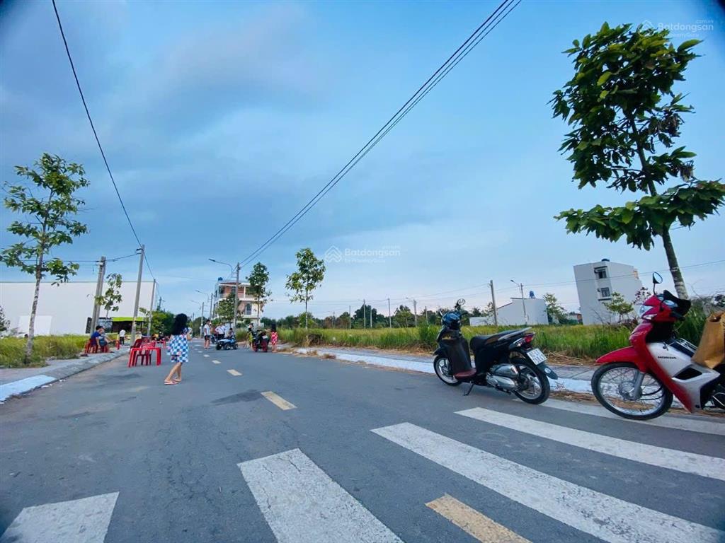 Đất chính chủ thuận đạo siêu rẻ, 116m2, cần đước, sổ hồng riêng, giá 1 tỷ 1 nền