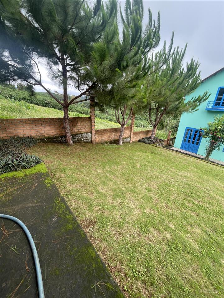 Bán gấp căn biệt thự sân vườn siêu đẹp 750m2, giá rẻ chỉ 2,1 tỷ