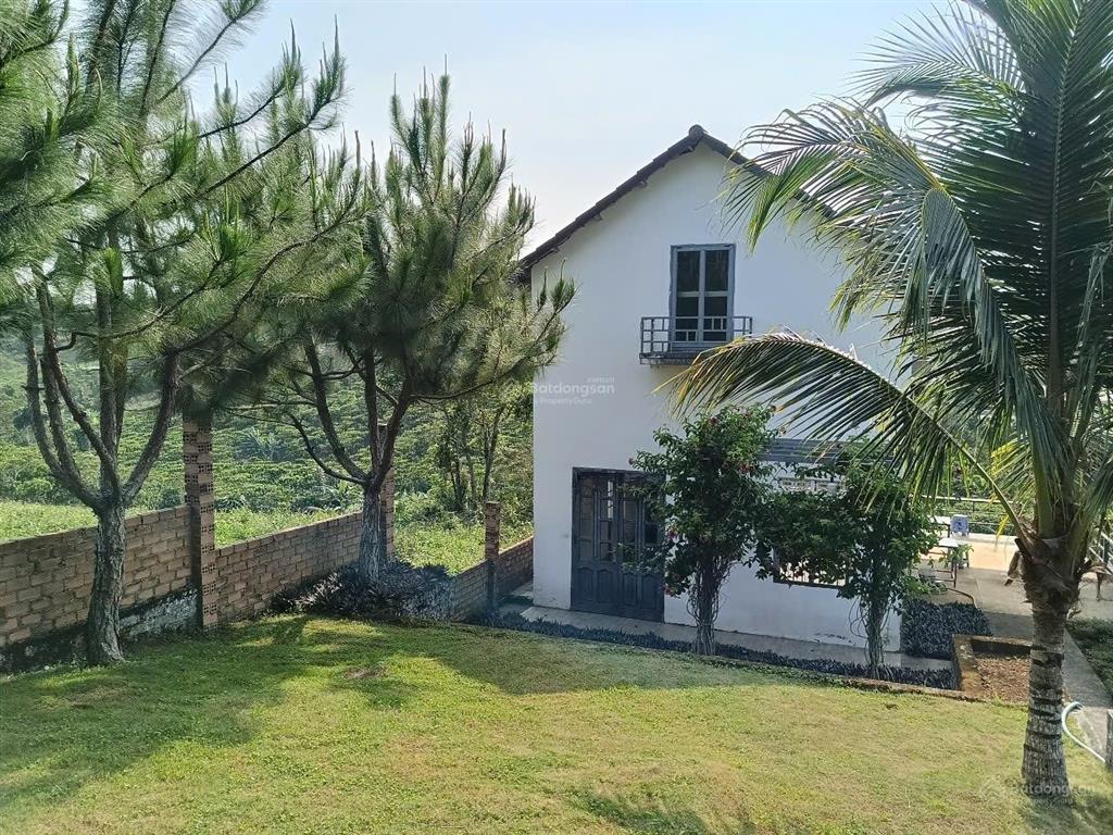 Bán gấp căn biệt thự sân vườn siêu đẹp 750m2, giá rẻ chỉ 2,1 tỷ